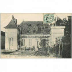 carte postale ancienne 89 FLEURY. Château des hérauts 1906 animation à l'Entrée