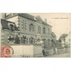 carte postale ancienne 89 FLEURY. Ecole des Filles 1905 gamin et Chien