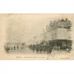 carte postale ancienne 89 JOIGNY. Défilé du I° Dragons Quai de Paris 1903
