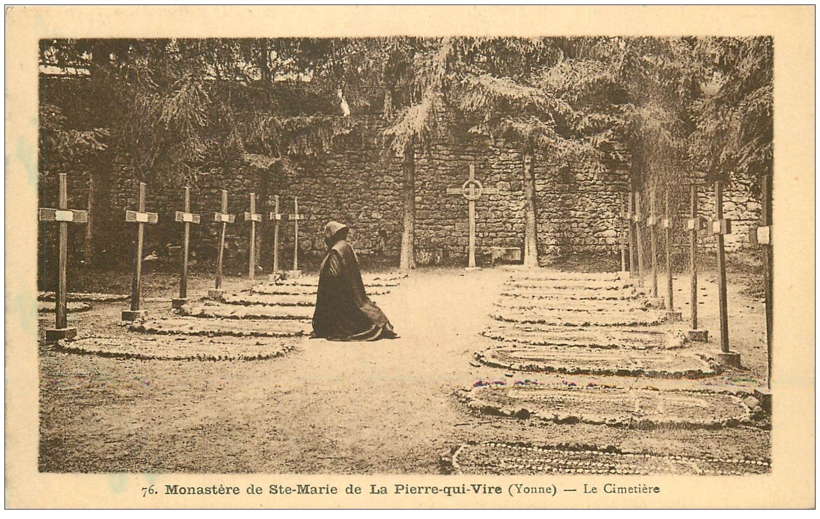 carte postale ancienne 89 LA PIERRE QUI VIRE. Monastère de Sainte Marie le Cimetière