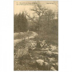 carte postale ancienne 89 LA PIERRE QUI VIRE. Monastère de Sainte Marie le Pont de bois