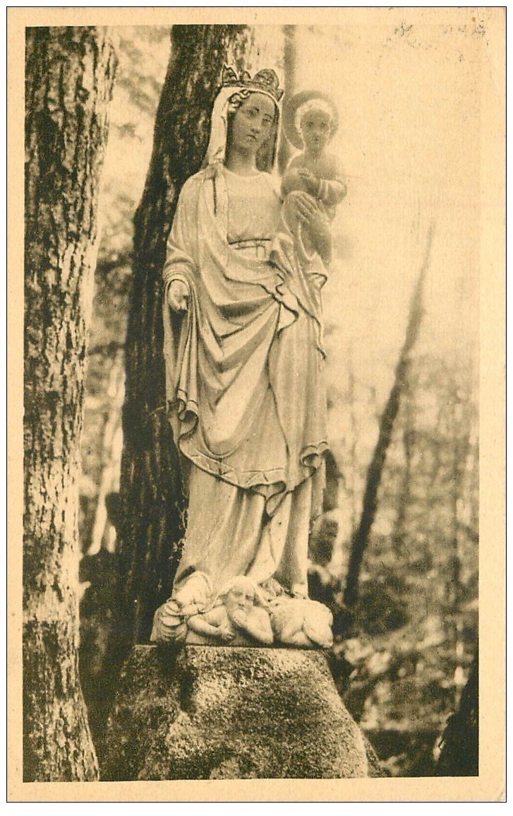 carte postale ancienne 89 LA PIERRE QUI VIRE. Monastère de Sainte Marie Vierge de Montalanbert 1924