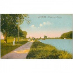 carte postale ancienne 89 LAROCHE. L'Yonne vers le Barrage promeneur et son chien
