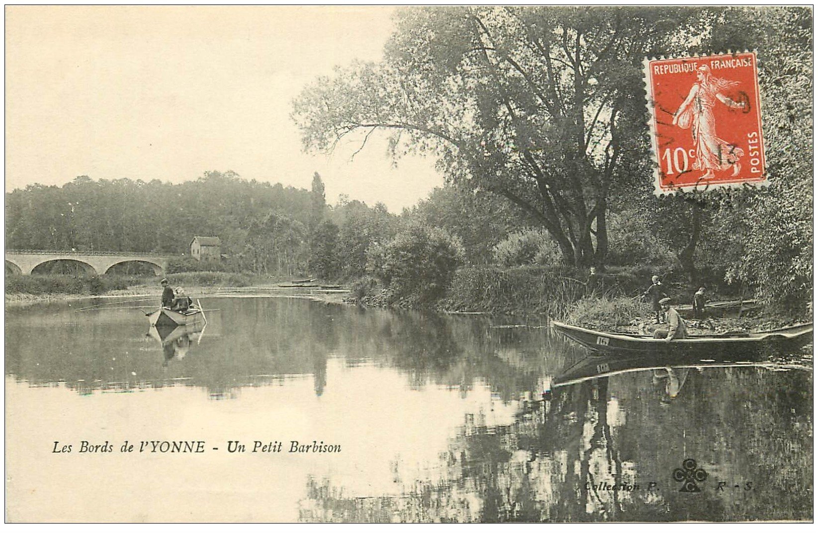 carte postale ancienne 89 LES BORDS DE L'YONNE. Un Petit Barbison avec Pêcheurs en barque 1913