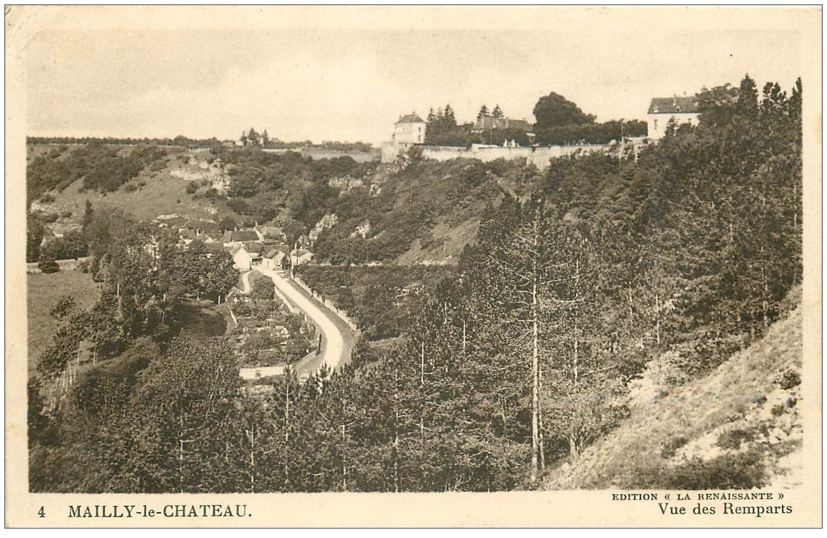 carte postale ancienne 89 MAILLY LE CHATEAU. Vue des Remparts. Pour Montreuil 1942