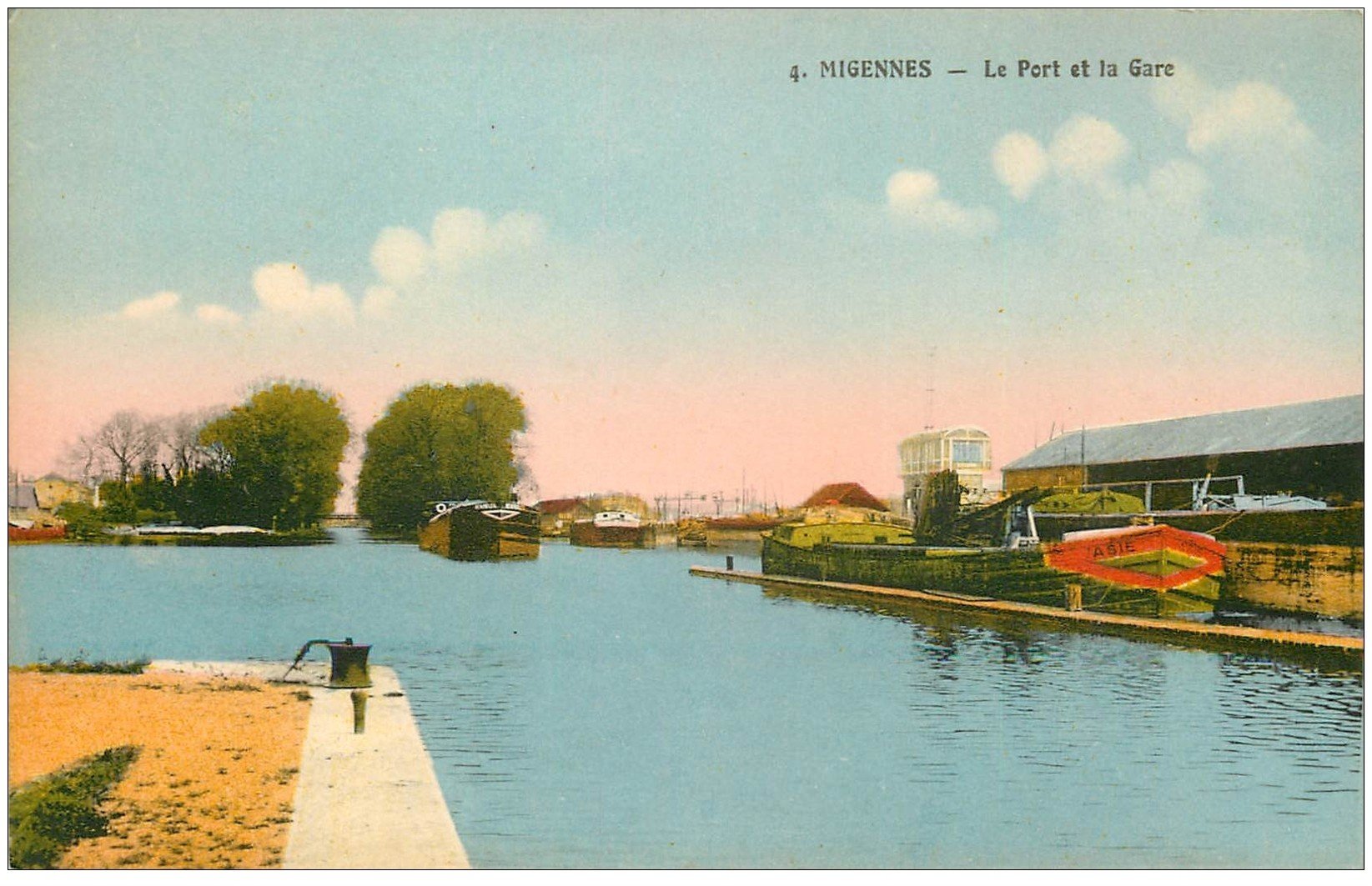 carte postale ancienne 89 MIGENNES. Le Port avec Péniches et la Gare
