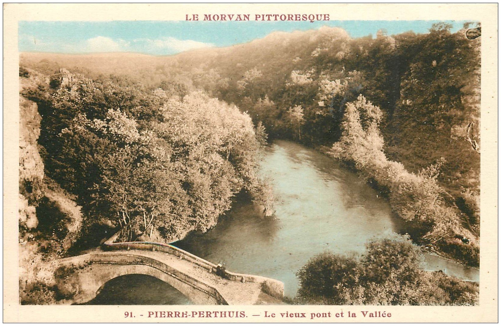 carte postale ancienne 89 PIERRE PERTHUIS. Le Vieux Pont et la Vallée