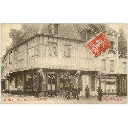 carte postale ancienne 02 LA FERE. Maison Espagnole 1911. Pharmacie Centrale et nettoyeur de luminaires