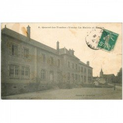 carte postale ancienne 89 QUARRE LES TOMBES. Mairie et Ecoles 1910