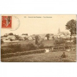 carte postale ancienne 89 QUARRE LES TOMBES. Personnage assis regardant la Ville