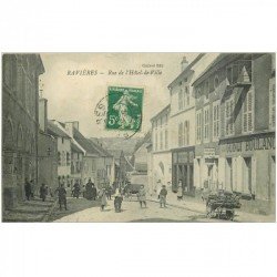 carte postale ancienne 89 RAVIERES. Rue de l'Hôtel de Ville 1912 Boulangerie Horloger ...