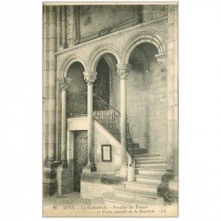 carte postale ancienne 89 SENS. La Cathédrale Escalier du Trésor et Porte Sacristie