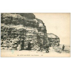 carte postale ancienne 14 LION-SUR-MER. Les Falaises LL 68