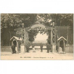 carte postale ancienne 90 BELFORT. La Caserne Bougenel. Militaires et Sentinelles 1915