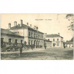 carte postale ancienne 90 BELFORT. La Gare avec Fiacres. Timbre Taxe 1907. Léger et petit pli coin gauche inf.