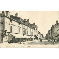 carte postale ancienne 01 BOURG. Statue Robin Boulevard de Brou 1915. Café de Lyon