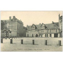 carte postale ancienne 14 LISIEUX. Huchon Tapissier Place Hennuyer