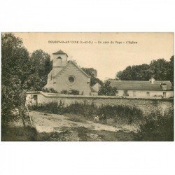 carte postale ancienne 91 BOUSSY SAINT ANTOINE. Personnage et son Chien près de l'Eglise