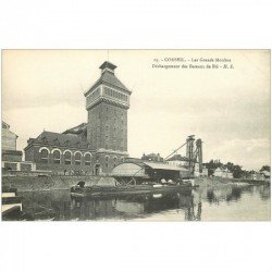carte postale ancienne 91 CORBEIL ESSONNES. Déchargement des Bateaux de Blé aux Grands Moulins