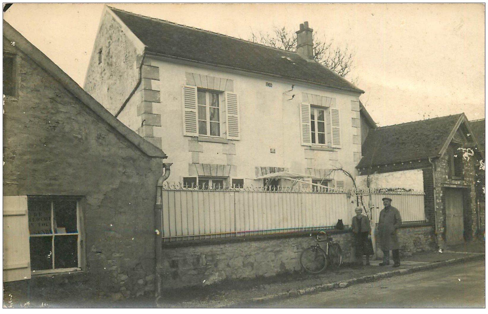 91 DRAVEIL. Carte Photo d'un Couple devant leur Maison au n° 14