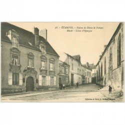 carte postale ancienne 91 ETAMPES. Musée, Caisse d'Epargne et Maison Diane de Poitiers