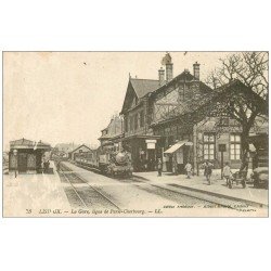 carte postale ancienne 14 LISIEUX. Train dans la Gare 1919