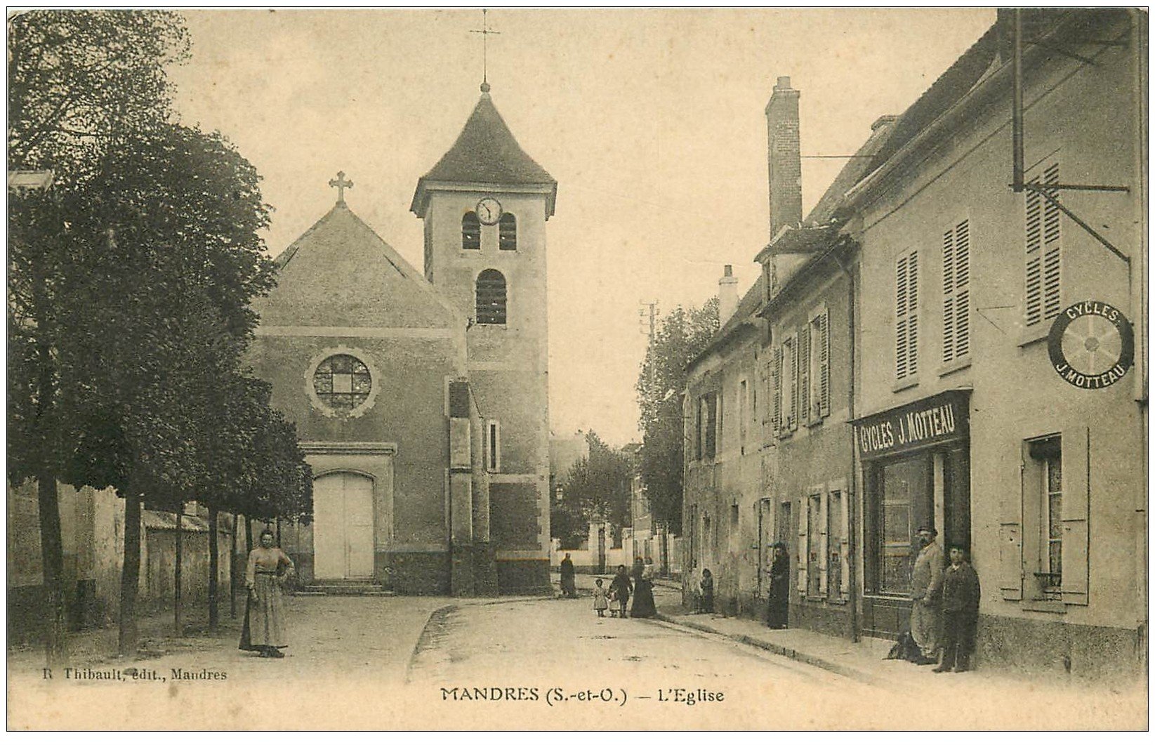 carte postale ancienne 91 MANDRES. L'Eglise et Cycles Motteau. Tampon du Génie 1915