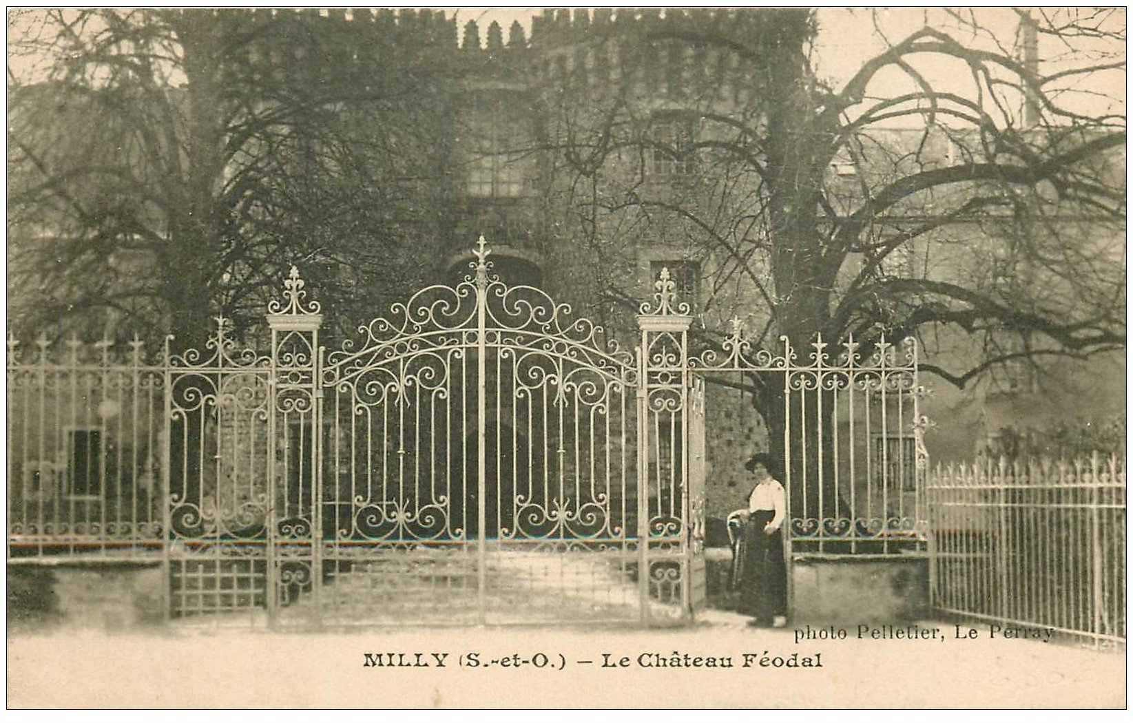 carte postale ancienne 91 MILLY LA FORET. Le Château Féodal 1918