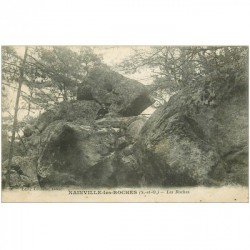 carte postale ancienne 91 NAINVILLE LES ROCHES. Personnage sur les Roches
