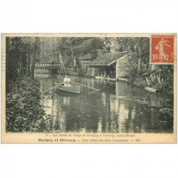 carte postale ancienne 91 SAVIGNY SUR ORGE. Pont reliant les deux Communes Lavandières au Lavoir et Rameur en barque