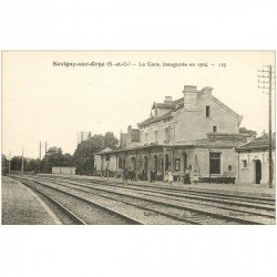 carte postale ancienne 91 SAVIGNY-SUR-ORGE. La Gare bien animée