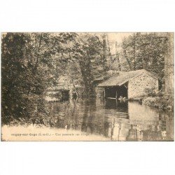 carte postale ancienne 91 SAVIGNY-SUR-ORGE. Lavoir et Passerelle sur l'Orge avec Laveuse Lavandière