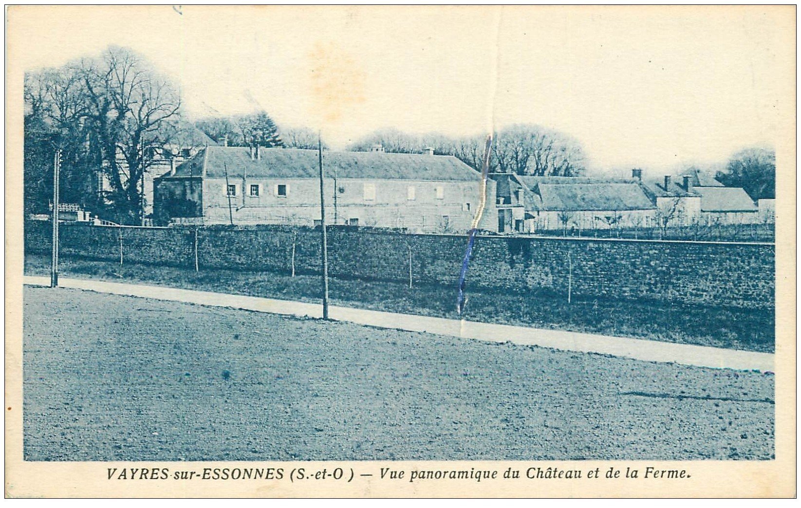 carte postale ancienne 91 VAYRES SUR ESSONNES. Château et Ferme. Plissure transversale