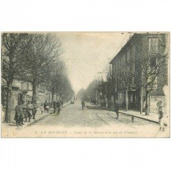carte postale ancienne 93 LE BOURGET. Poilus Place de la Mairie et rue de Flandre