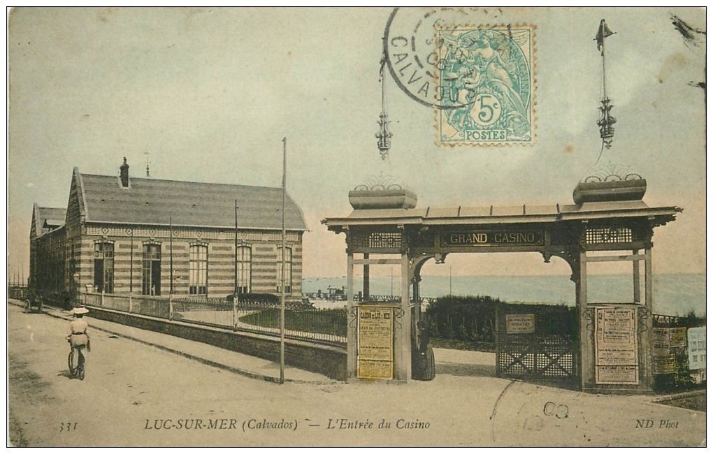carte postale ancienne 14 LUC-SUR-MER. Entrée du Casino 1906