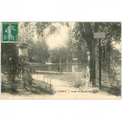 carte postale ancienne 93 LE RAINCY. Jardin du Presbytère 1914 animation