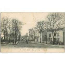 carte postale ancienne 93 NOISY LE SEC. Le Facteur Rue du Goulet