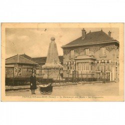 carte postale ancienne 93 PAVILLONS SOUS BOIS. Le Dispensaire et Monument aux Morts 1935 femme avec landau