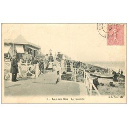 carte postale ancienne 14 LUC-SUR-MER. La Passerelle 1905. Faiblesse coin gauche du à album...