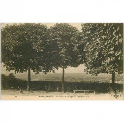 carte postale ancienne 93 ROMAINVILLE. Gamin assis sur la Terrasse de l'Eglise 1908