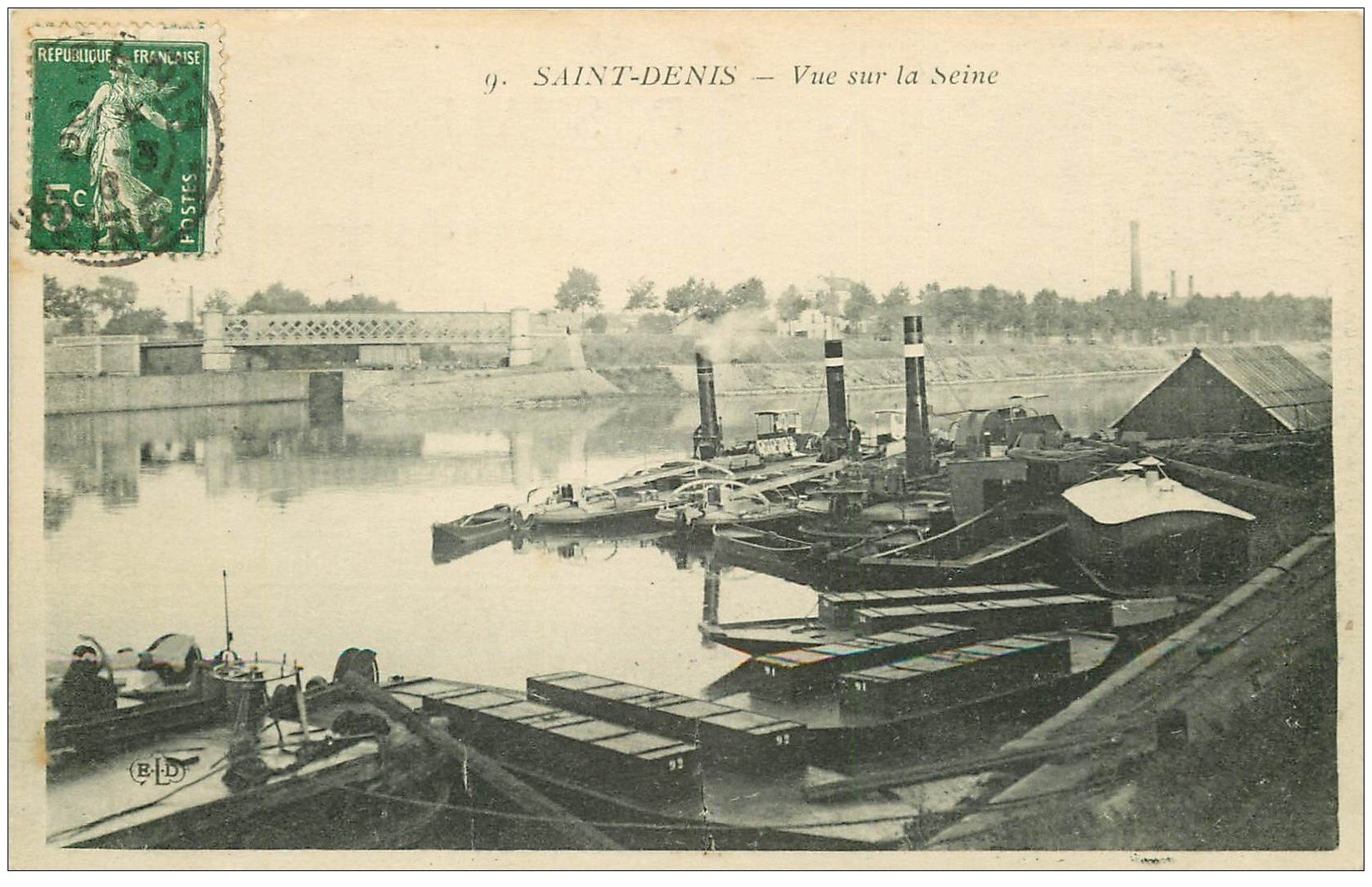 carte postale ancienne 93 SAINT DENIS. Péniches et Remorqueurs sur la Seine 1916
