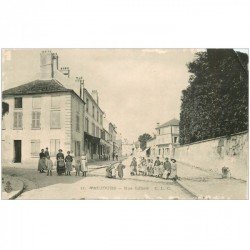 carte postale ancienne 93 VAUJOURS. Rue Giffard. Bords inférieur et supérieur complètement mités.