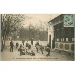 93 VILLEMOMBLE. Institution Gardés. Jeu du saute mouton et de billes pendant la Récréation 1905