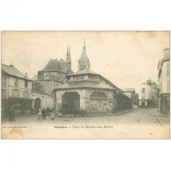carte postale ancienne K. 91 DOURDAN. Place du Marché aux herbes 1904 animation Boucherie Duchêne