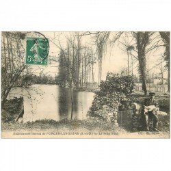 carte postale ancienne K. 91 FORGES-LES-BAINS. La Pièce d´eau 1908 Personnage assis avec son Chien. Impeccable