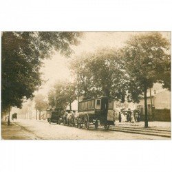 93 LA COURNEUVE. La Mariée et son cortège. Hippomobile roulotte, voitures anciennes et Tramway.