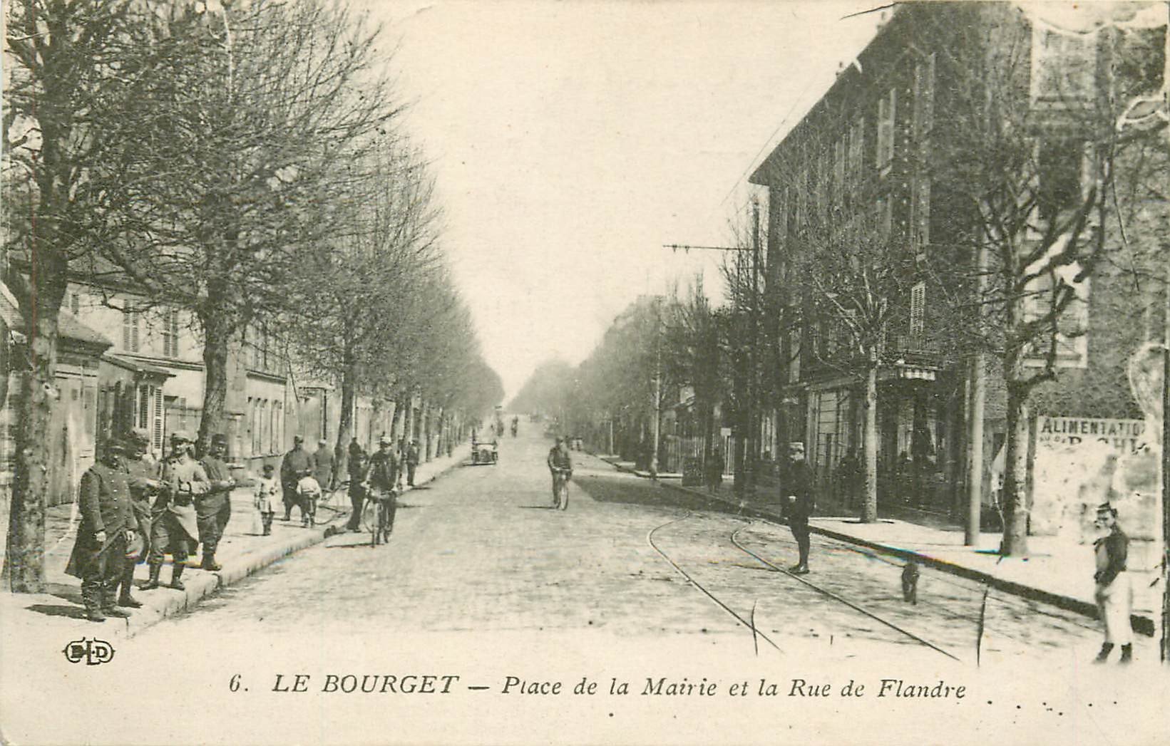 93 LE BOURGET. Militaires Place de la Mairie et rue de Flandre