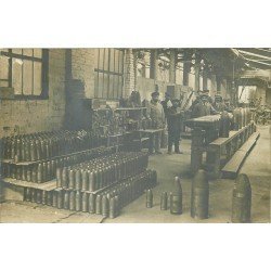 81 ALBI. Ouvriers à l'Usine d'Armement. Photo carte postale vers 1910