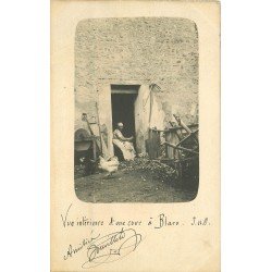 78 BLARU. La Cour d'une Ferme avec paysanne et poules. Rare Photo carte postale 1904