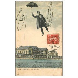 carte postale ancienne 14 LUC-SUR-MER. Une excursion 1907 Homme en parapluie